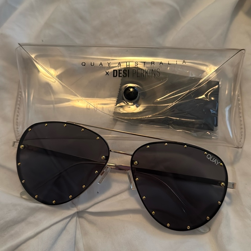 Quay stud aviator